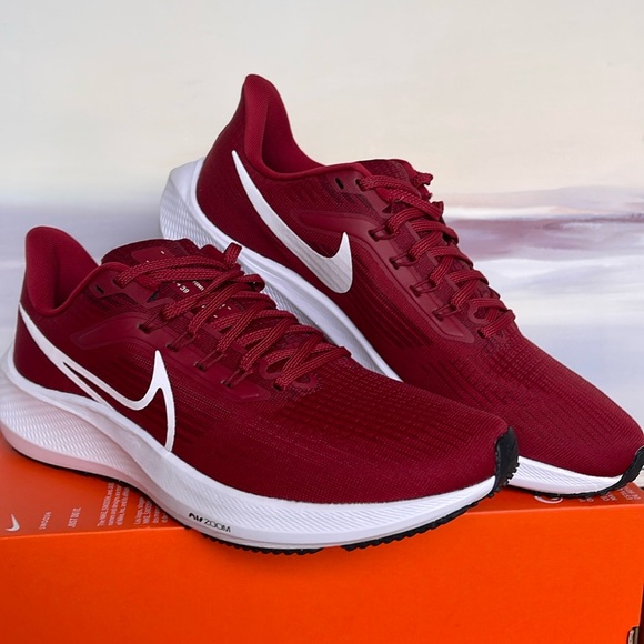 NIKE WMNS AIR ZOOM PEGASUS
TEAM CRIMSON/WHITE-BLACK DM0165-600 SNEAKERS - Picture 5 of 16